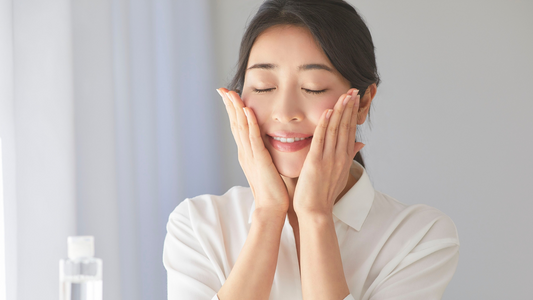 Top 5 Ingredients to Look for in Your Skincare Products” → Vitamin C, Niacinamide, Hyaluronic Acid, etc. ke benefits.